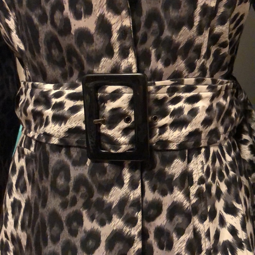 Grey leopard print jacket with big buckle - Picture 2 of 5